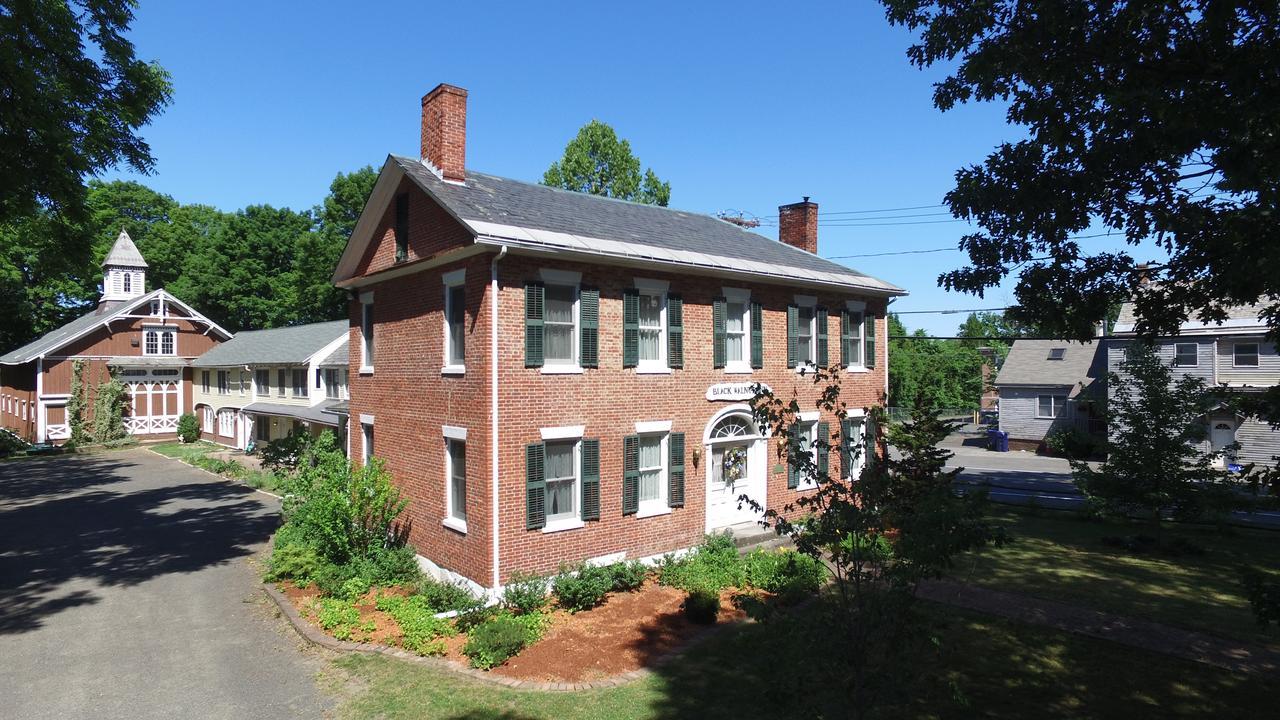 The Black Walnut Inn Amherst Exterior photo