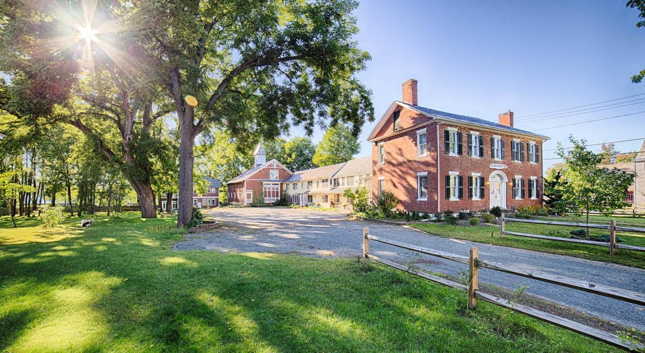 The Black Walnut Inn Amherst Exterior photo